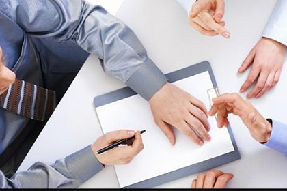 三十万借款难追回，出借人起诉追讨本金及利息